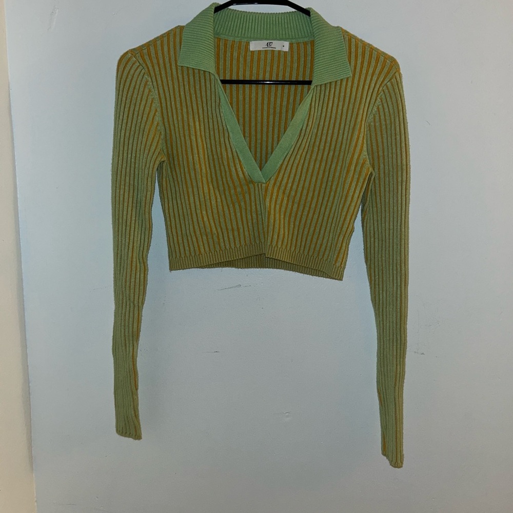 437 Ribbed Collard Cropped Sweater Size Small - Picture 2 of 4